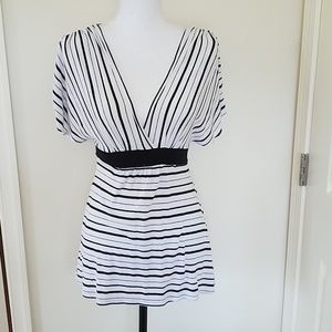 V-neck Stripes Top